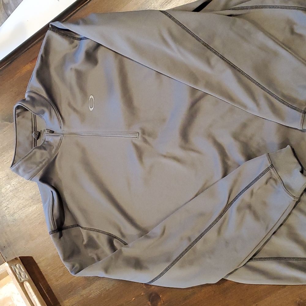 Oakley zipper pull over size xl gray